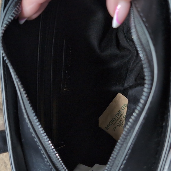 Checkered Black & White Hand/ Shoulder Bag W/Red Keychain Betsey Johnson New - Picture 6 of 10